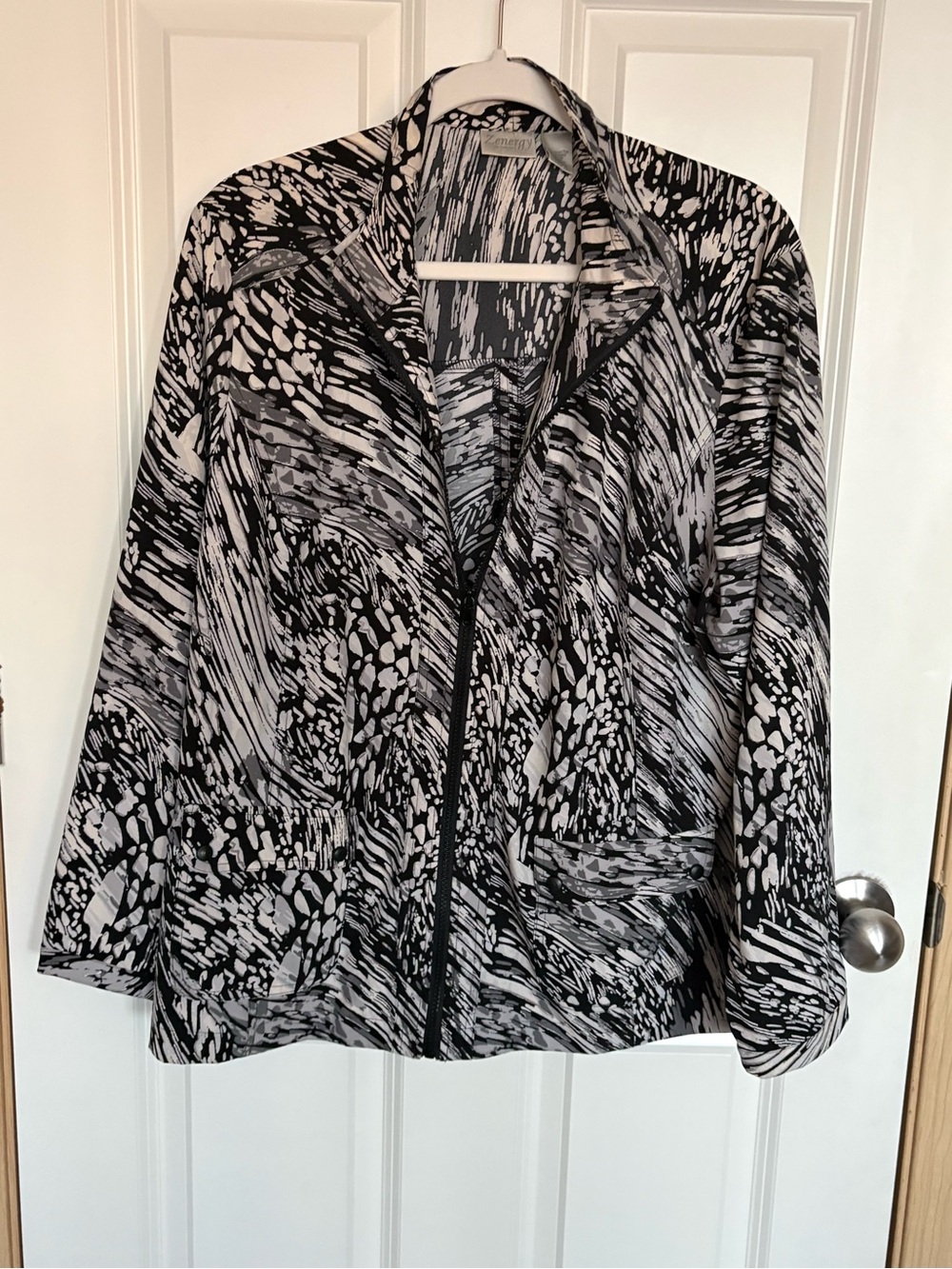 Zenergy by Chico’s Abstract-Print Black & White Zip-Front Blazer